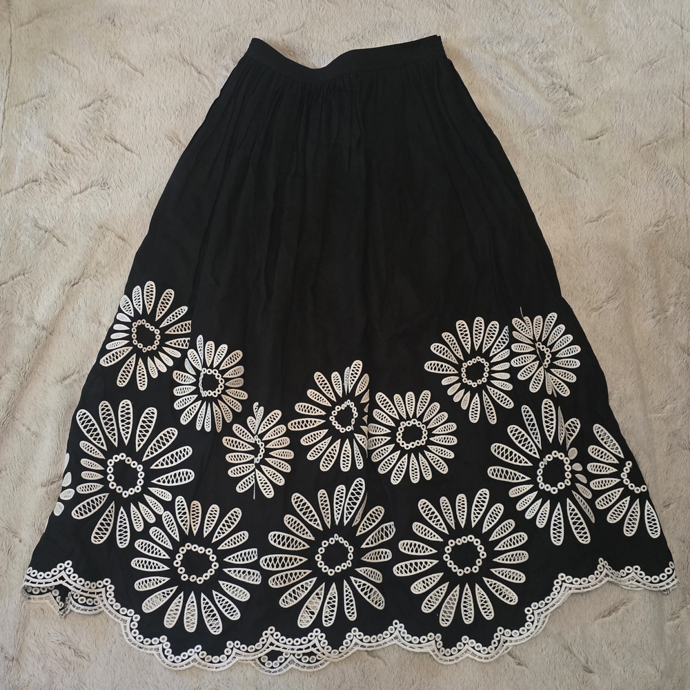 Elie Tahari Black A-Line Skirt with Ivory Floral Design